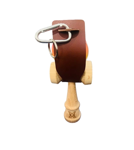 Husa Suport pentru Kendama, Flippy, din Piele Ecologica Rezistenta in Timp, Diametrul 6 cm, Maro