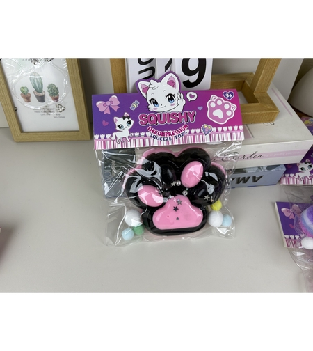 Jucarie Antistres Squishy, Flippy, cu Revenire Lenta, Model Labuta de Pisica, cu Stelute, 12 cm, 220g, Pinch Family, Ambalaj Transparent, Roz Negru
