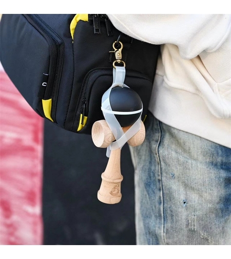 Husa pentru Kendama, Flippy, Husa de Depozitare pentru Kendama, din PVC rezistent, Catarama cu Agatare pentru Transportare, Forma Breloc 8, 12 x 6 cm, Alb