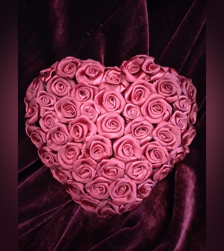 Голямо сърце от рози