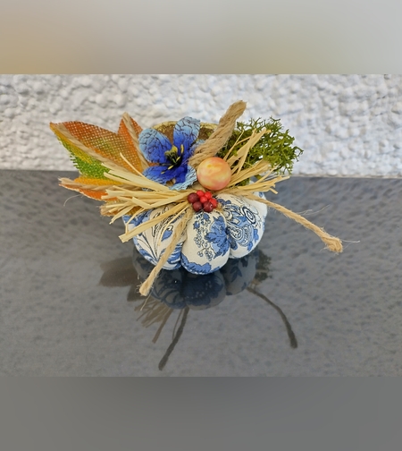 Тиква в бяло и синьо