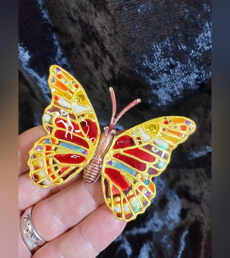 Червена пеперуда 🦋