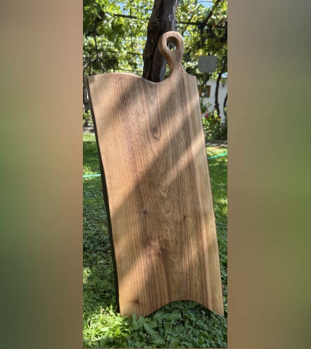 Елегантна дълга дъска от орех за рязане и сервиране