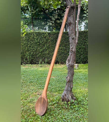 Дълга дървена лъжица