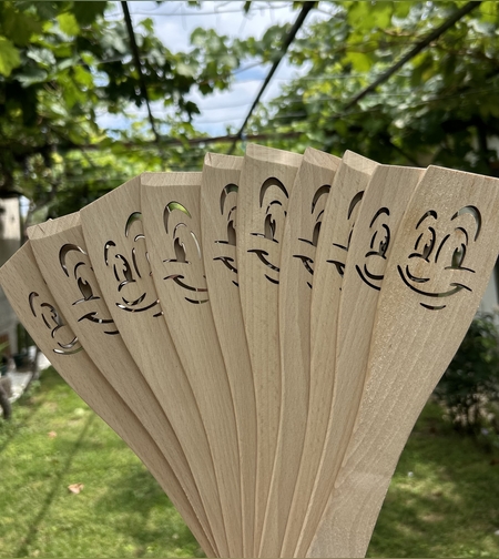 Дървена лъжица с усмивка