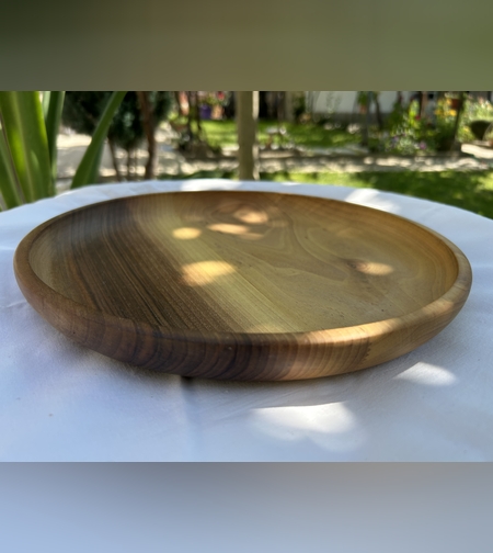 Натурална дървена купа за сервиране – широка и изискана