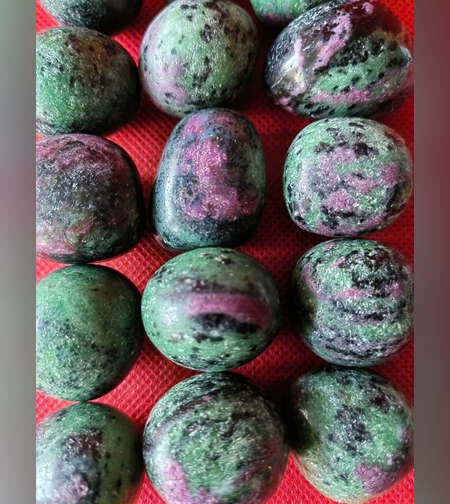 Рубин в Цоизит (Аниолит)