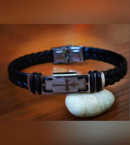 Гривна с кръст-кожа/стомана 1