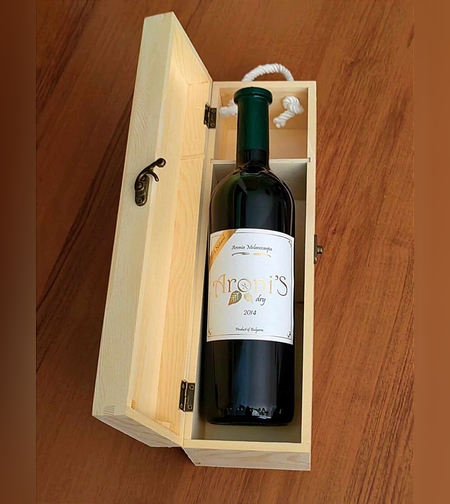 Подаръчен комплект - Дървена Кутия за Вино и Вино Арония 2014 г.