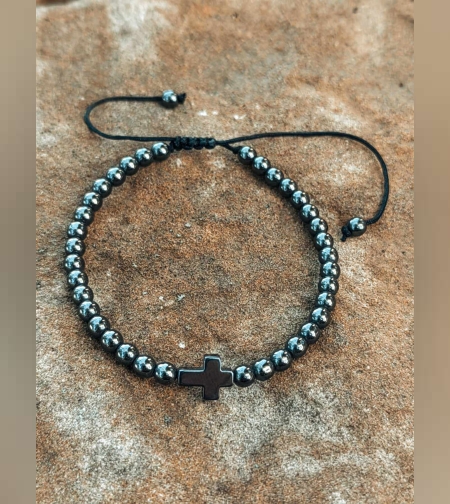 Гривна от Хематит с кръст, тип-Шамбала