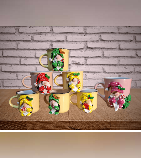 Малка чашка с коледно гномче