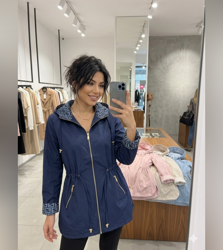 Тъмносиньо яке