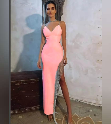 Ефектна празнична рокля в розово