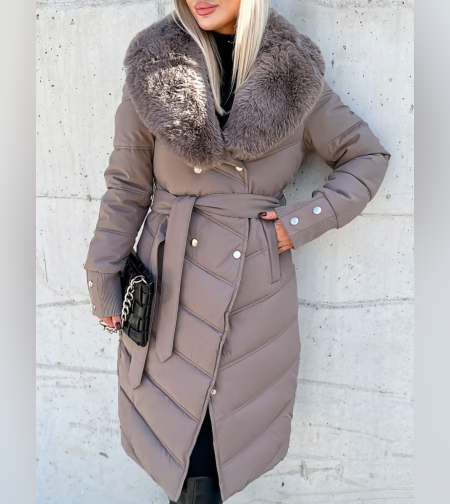 Елегантно капитонирано палто с удължен силует