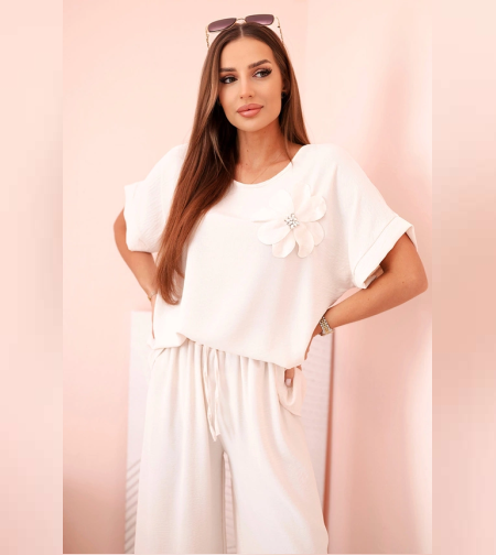 Дамски комплект с декоративно цвете и широк панталон