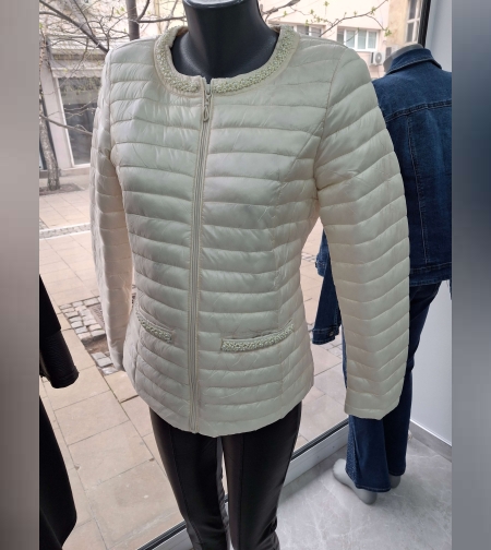 Дамско яке с перли в цвят Шампанско