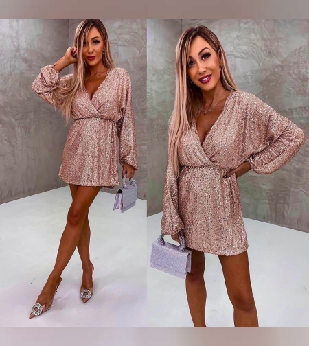 Ефектна рокля с пайети