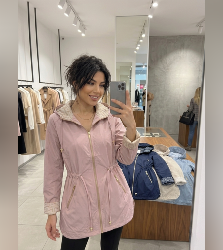 Преходно яке в розово