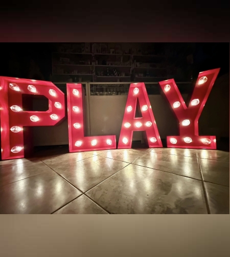 Цветни светещи надписи