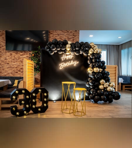 Светещи цифри в черно