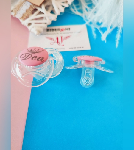 Персонален БИБЕРОН  с името на вешето БЕБЕ розово