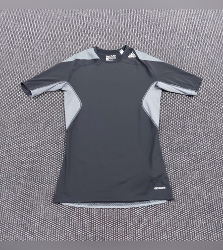 Adidas techfit тениска L размер