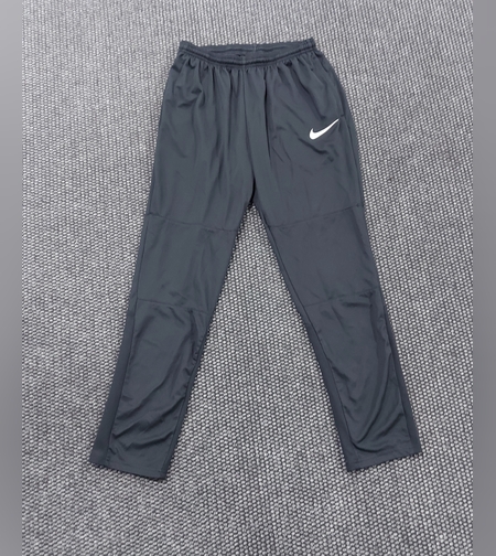 Nike анцуг S i M размер