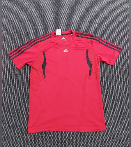 Adidas тениска S размер