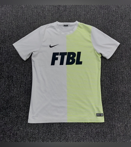 Nike тениска L размер