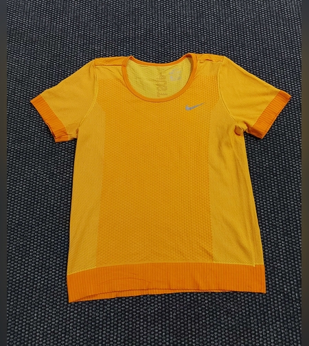 Nike дамска тениска M размер