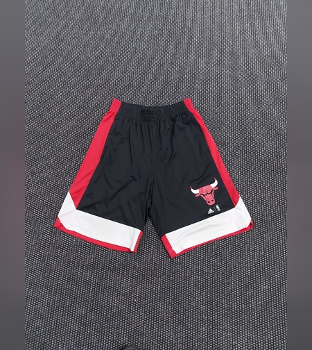 Adidas Chicago Bulls M размер шорти