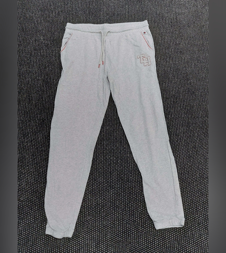 Tommy hilfiger анцуг L размер