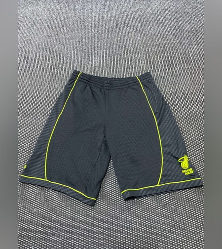 Adidas Miami Heat шорти M размер