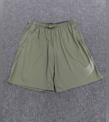 Nike шорти XL размер