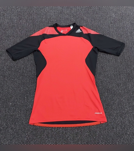 Adidas techfit тениска L размер