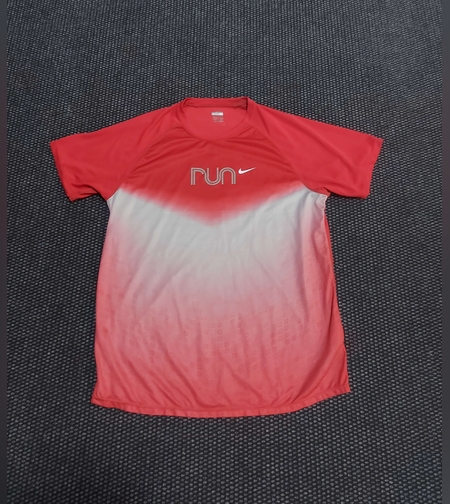 Nike тениска S размер