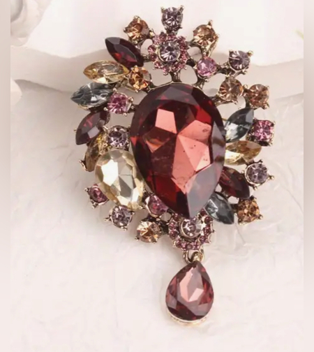 Стилна брошка