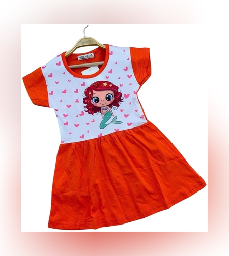 Оранжева детска рокля с русалка и сърчица