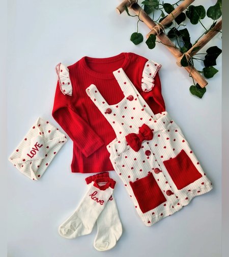 Kомплект за момиченце с червени сърчица