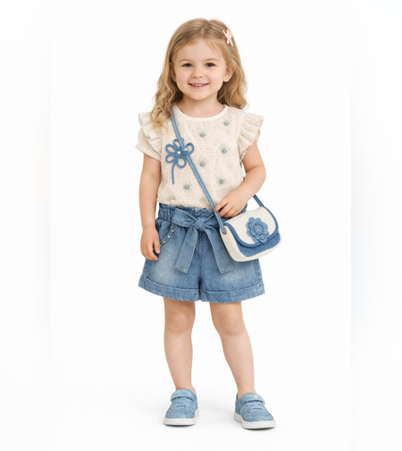 Летен комплект за момиче с дънкови панталонки и чанта с цвете