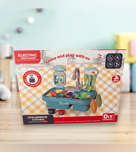 Мивка със съдове и зеленчуци