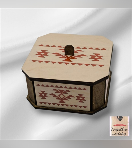 Дървена кутия с българска шевица „Канатица“