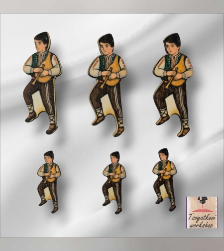 Дървена фигурка момче с гайда –10бр.