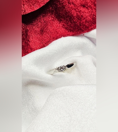 Златен пръстен от бяло злато с ДиамантНежен Обет