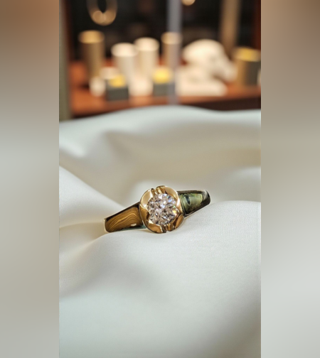 Златен пръстен с диамант GIA