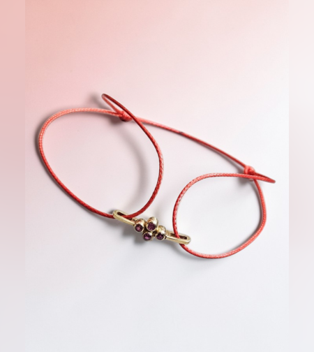 Гривна с елемент от 18К злато и рубини