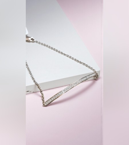 Златна гривна от бяло злато и диаманти