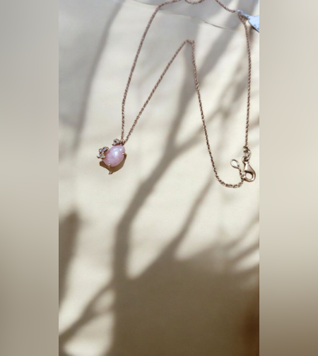Дамско колие от розово злато и розов кварц