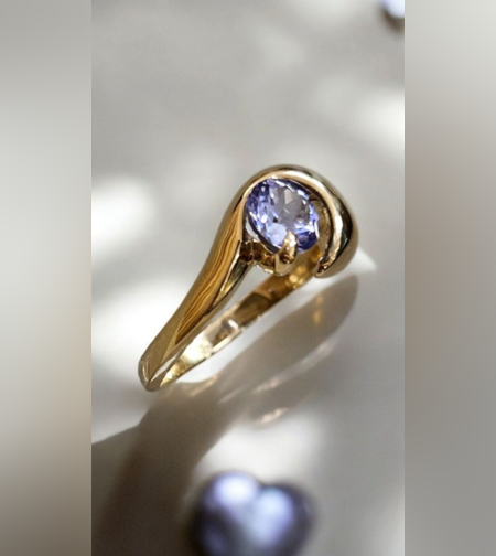 Златен пръстен с танзанит