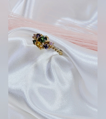 Златен пръстен от жълто злато с цветни циркони